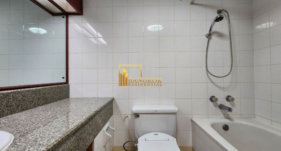 Condo en alquiler y en venta de 3 habitaciones en Khlong Toei, Bangkok
