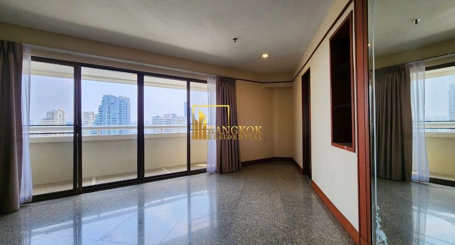 Condo en alquiler y en venta de 3 habitaciones en Khlong Toei, Bangkok