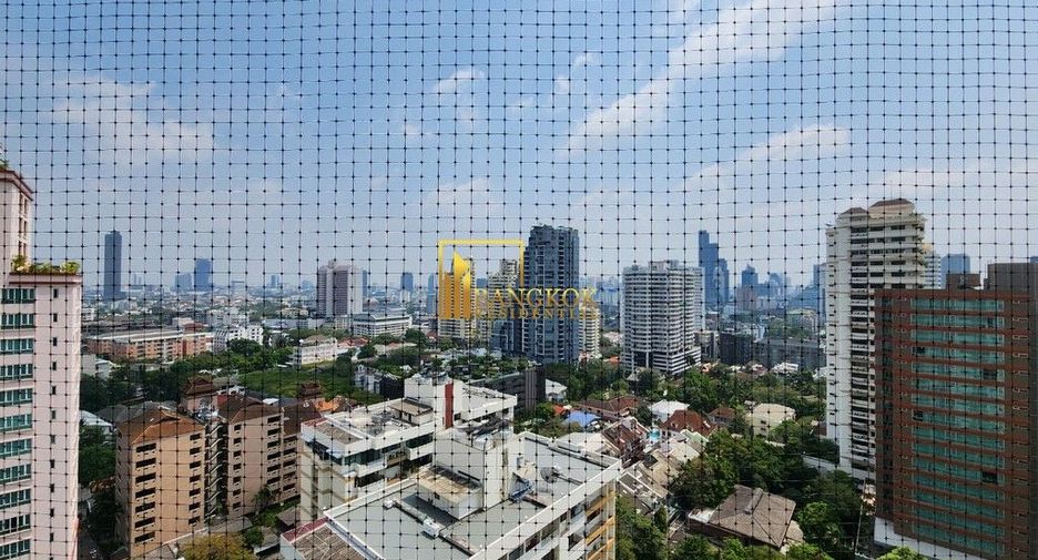 Condo en alquiler y en venta de 3 habitaciones en Khlong Toei, Bangkok