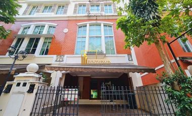 Reihenhaus zur Miete und zum Kauf mit 4 Zimmer in Watthana, Bangkok