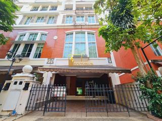 Reihenhaus zur Miete und zum Kauf mit 4 Zimmer in Watthana, Bangkok