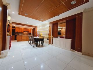 Reihenhaus zur Miete und zum Kauf mit 4 Zimmer in Watthana, Bangkok