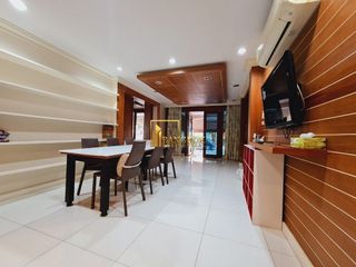 Reihenhaus zur Miete und zum Kauf mit 4 Zimmer in Watthana, Bangkok