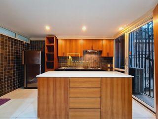 Reihenhaus zur Miete und zum Kauf mit 4 Zimmer in Watthana, Bangkok