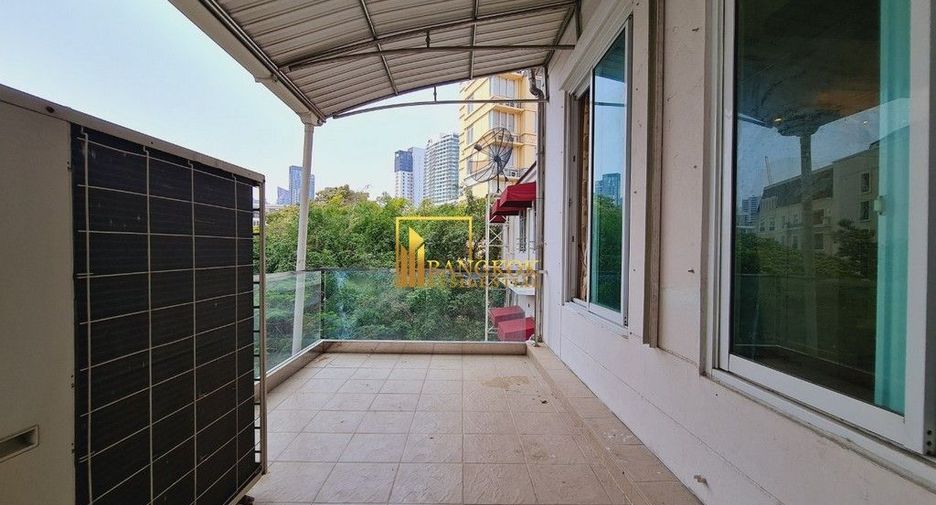 Reihenhaus zur Miete und zum Kauf mit 4 Zimmer in Watthana, Bangkok