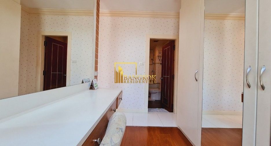 Reihenhaus zur Miete und zum Kauf mit 4 Zimmer in Watthana, Bangkok