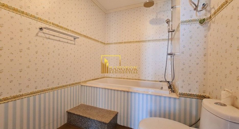Reihenhaus zur Miete und zum Kauf mit 4 Zimmer in Watthana, Bangkok