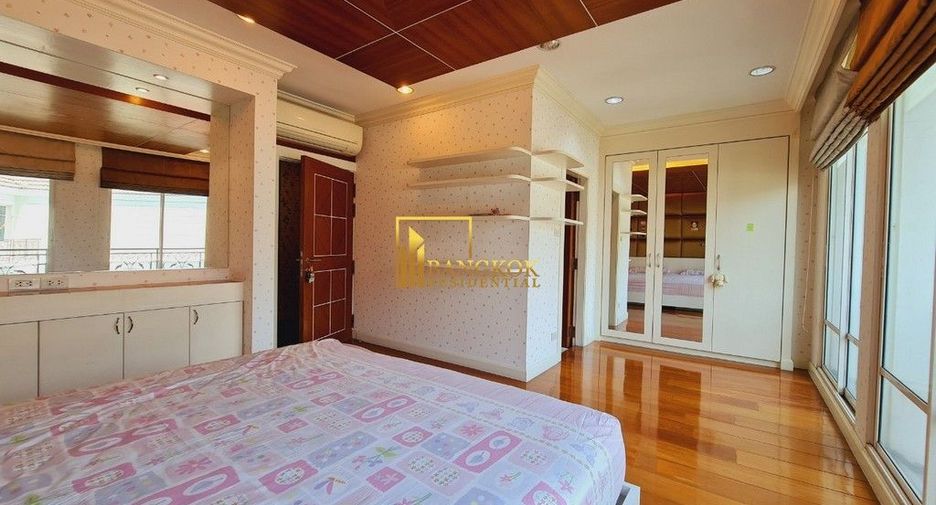 Reihenhaus zur Miete und zum Kauf mit 4 Zimmer in Watthana, Bangkok