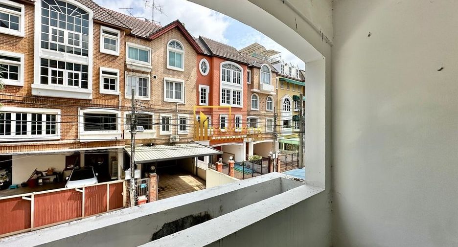 Reihenhaus zum Kauf mit 4 Zimmer in Yan Nawa, Bangkok