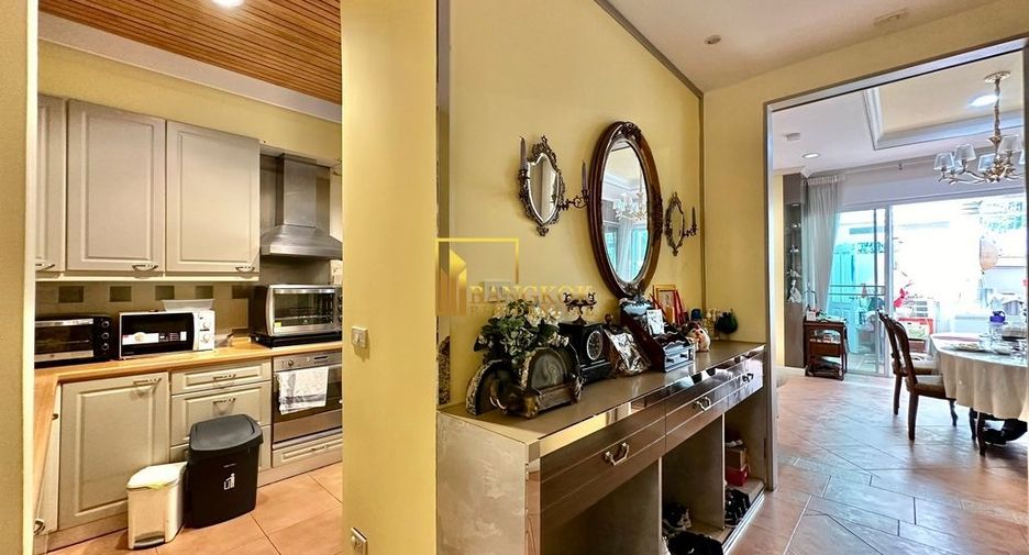 Reihenhaus zum Kauf mit 4 Zimmer in Yan Nawa, Bangkok