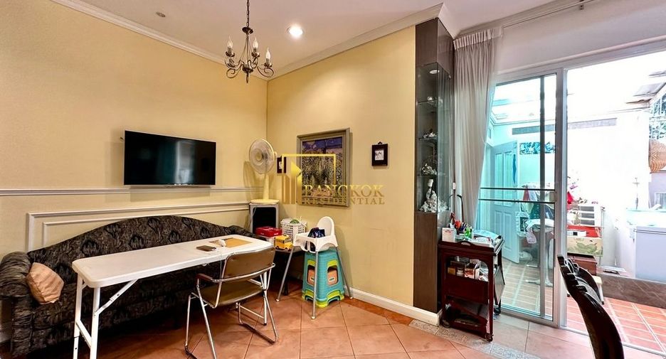 Reihenhaus zum Kauf mit 4 Zimmer in Yan Nawa, Bangkok