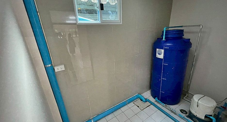 For rent 4 bedrooms townhouse in Suan Luang, Bangkok