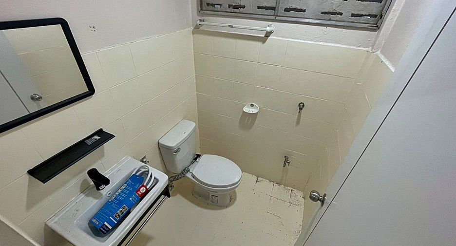 For rent 4 bedrooms townhouse in Suan Luang, Bangkok