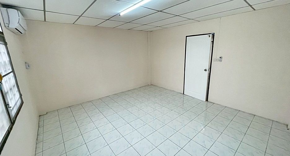 For rent 4 bedrooms townhouse in Suan Luang, Bangkok