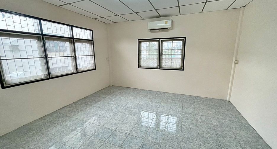 For rent 4 bedrooms townhouse in Suan Luang, Bangkok
