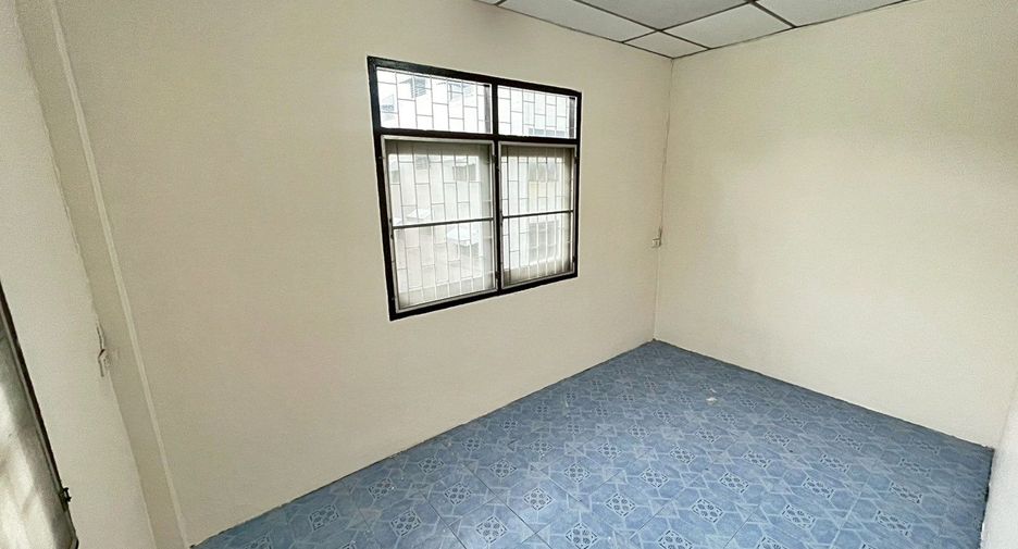 For rent 4 bedrooms townhouse in Suan Luang, Bangkok