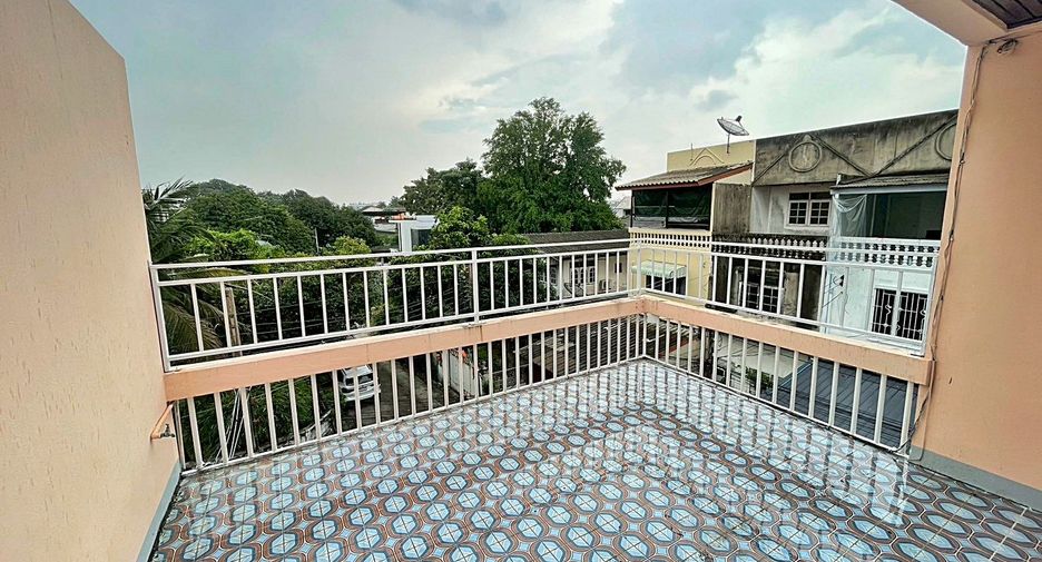 For rent 4 bedrooms townhouse in Suan Luang, Bangkok