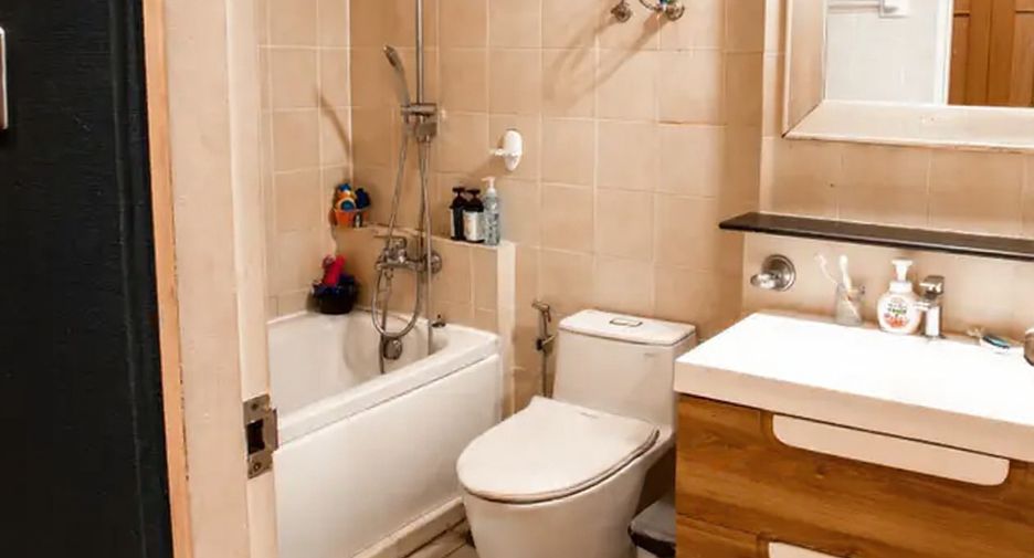For sale 2 bedrooms condo in Khlong Toei, Bangkok