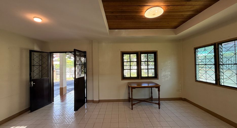 For rent 3 bedrooms house in San Sai, Chiang Mai