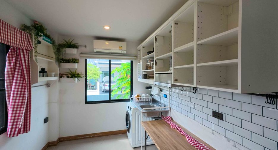 Casa en venta de 6 habitaciones en Sam Khok, Pathum Thani
