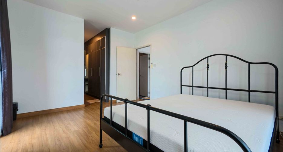 Casa en venta de 6 habitaciones en Sam Khok, Pathum Thani