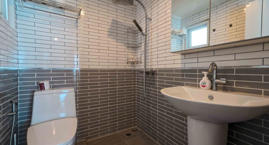 Casa en venta de 6 habitaciones en Sam Khok, Pathum Thani