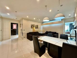 Condo en alquiler y en venta de 3 habitaciones en Watthana, Bangkok