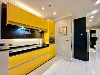 Condo en alquiler y en venta de 3 habitaciones en Watthana, Bangkok