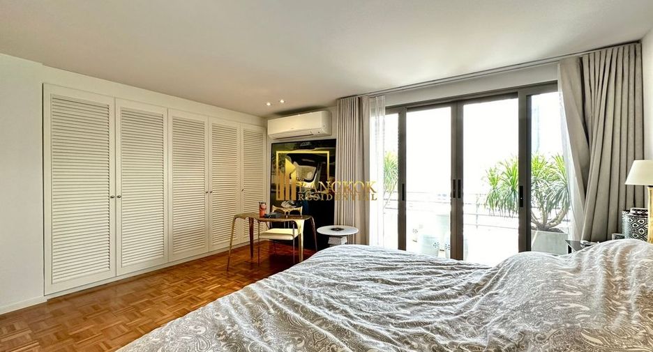 For sale 3 ベッドルーム condo in Sathon, Bangkok