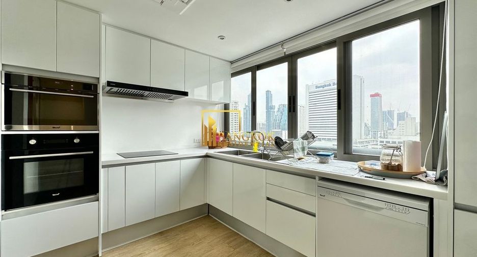 For sale 3 ベッドルーム condo in Sathon, Bangkok