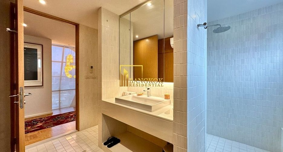 For sale 3 ベッドルーム condo in Sathon, Bangkok