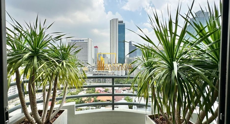 For sale 3 ベッドルーム condo in Sathon, Bangkok