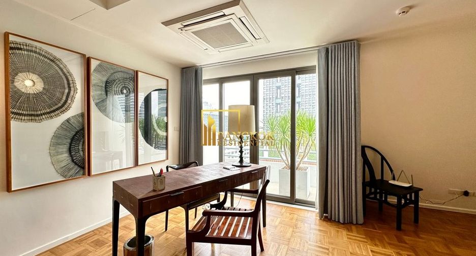 For sale 3 ベッドルーム condo in Sathon, Bangkok