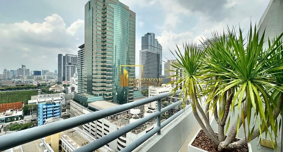 For sale 3 ベッドルーム condo in Sathon, Bangkok