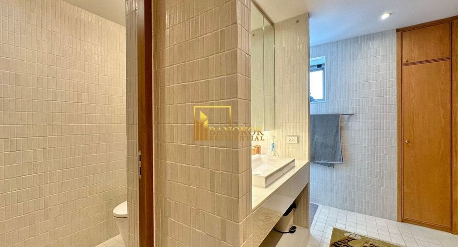 For sale 3 ベッドルーム condo in Sathon, Bangkok