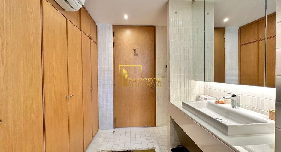 For sale 3 ベッドルーム condo in Sathon, Bangkok
