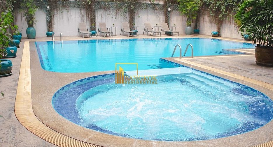 For sale 3 ベッドルーム condo in Sathon, Bangkok