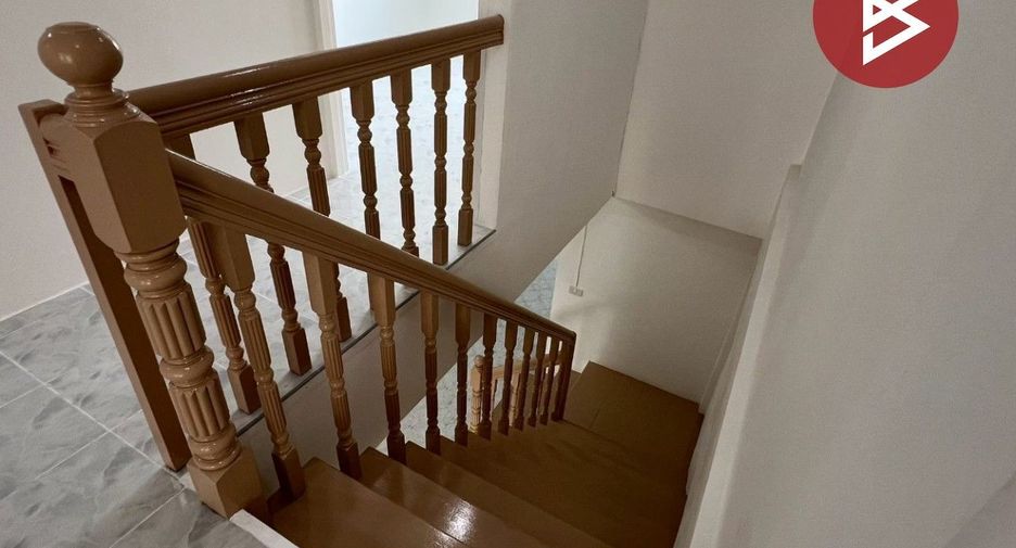 For sale 5 bedrooms townhouse in Mueang Samut Prakan, Samut Prakan