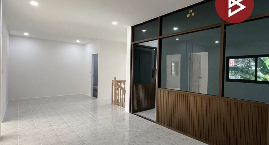 For sale 5 bedrooms townhouse in Mueang Samut Prakan, Samut Prakan