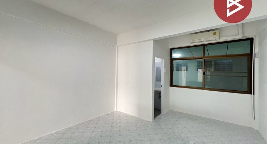 For sale 5 bedrooms townhouse in Mueang Samut Prakan, Samut Prakan