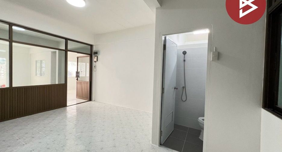 For sale 5 bedrooms townhouse in Mueang Samut Prakan, Samut Prakan