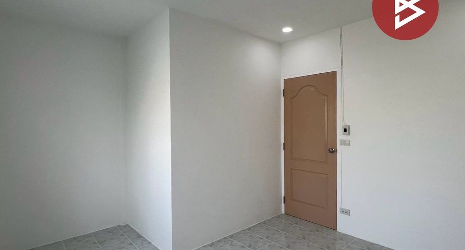 For sale 5 bedrooms townhouse in Mueang Samut Prakan, Samut Prakan