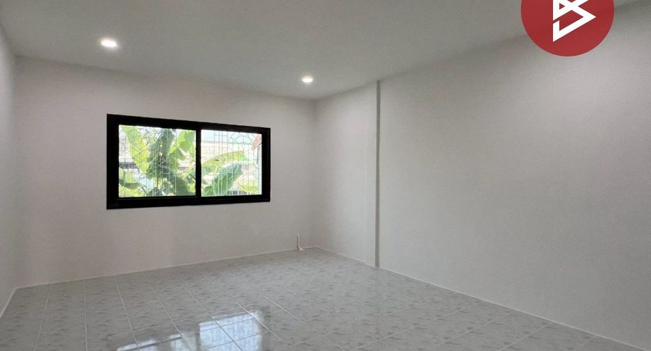For sale 5 bedrooms townhouse in Mueang Samut Prakan, Samut Prakan