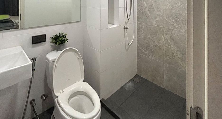 À vendre 1 chambre condo à Phra Khanong, Bangkok