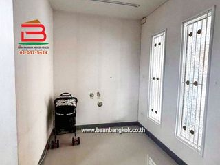 For rent 4 bedrooms townhouse in Sai Mai, Bangkok