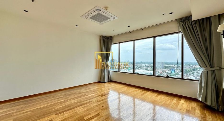 For rent and for sale 3 bedrooms condo in Khlong Toei, Bangkok