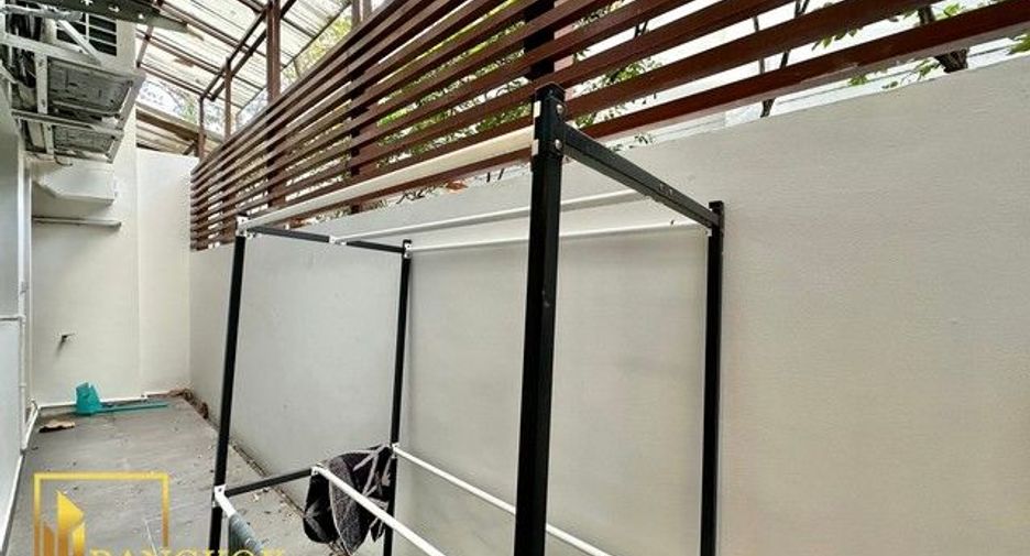 Wohnung zur Miete und zum Kauf mit 3 Zimmer in Khlong Toei, Bangkok