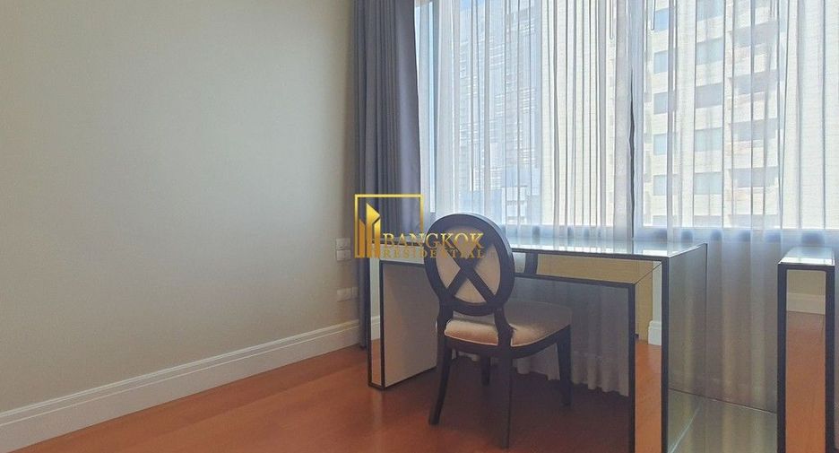 Condo en alquiler y en venta de 3 habitaciones en Khlong Toei, Bangkok