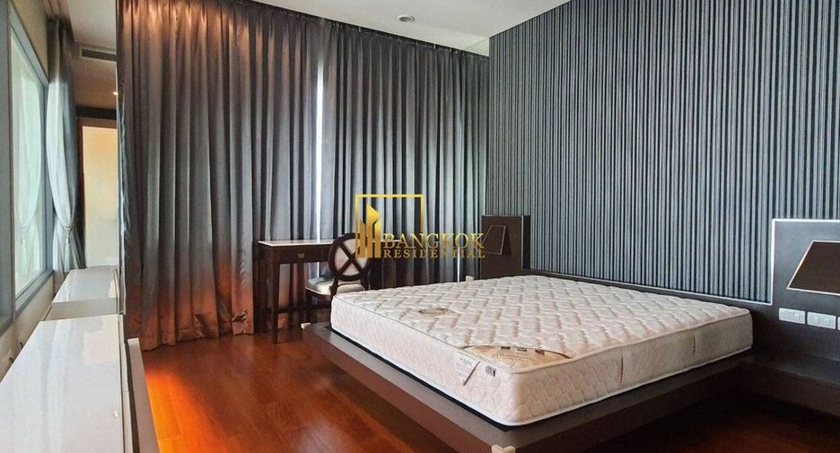 Condo en alquiler y en venta de 3 habitaciones en Khlong Toei, Bangkok