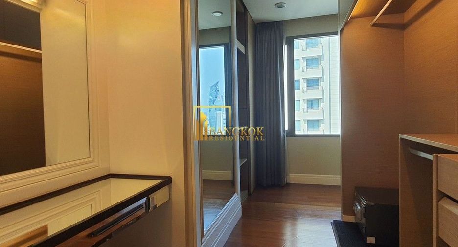 Condo en alquiler y en venta de 3 habitaciones en Khlong Toei, Bangkok